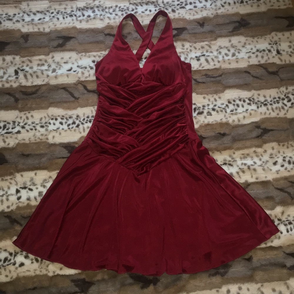 Holiday red cocktail dress 💃🏽💄💋👠🥂